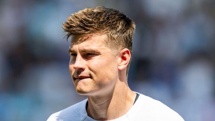 LJUBLJANA, SLOVENIA - JUNE 8: Jaka Bijol of Slovenia poses during national anthem before the international friendly match between Slovenia and Bulgaria at Stadion Stozice on June 8, 2024 in Ljubljana, Slovenia. (Photo by Jurij Kodrun/Getty Images) Dt Udinese: “Bijol, la verità tra Inter e Premier! Samardzic, Perez e il nostro piano per Lucca” - immagine 1
