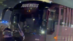Napoli-Juve, il bus bianconero è al Maradona: fischi assordanti dei tifosi azzurri