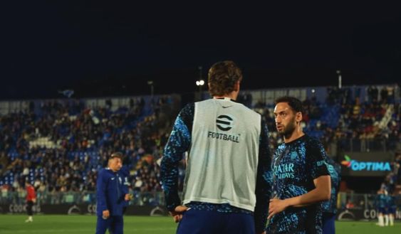 BORDOCAM – Fabregas: “Calma, siete l’Inter eh!”. Chivu furioso sul rigore. Dopo il gol di Dumfries…- immagine 2