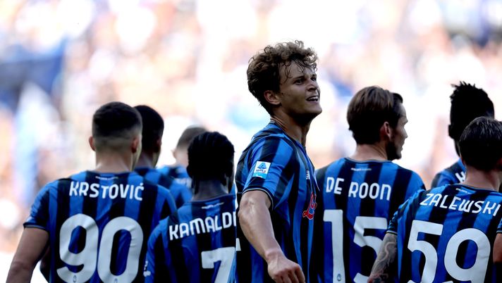 BERGAMO, ITALY - SEPTEMBER 14: Giorgio Scalvini of Atalanta BC celebrates after scoring his team's opening goal during the Serie A match between Atalanta BC and US Lecce at Gewiss Stadium on September 14, 2025 in Bergamo, Italy. (Photo by Maurizio Lagana/Getty Images) Psg-Atalanta, dove vedere la partita in diretta tv e streaming LIVE - immagine 1