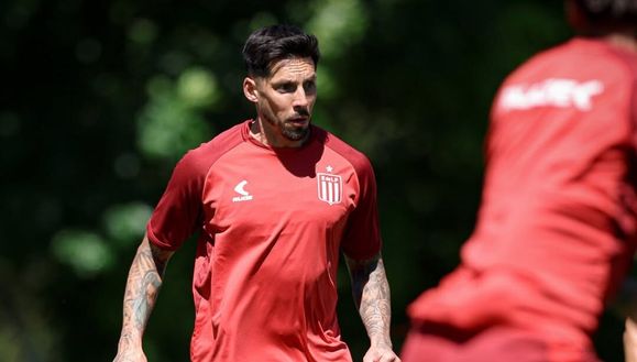 José Ernesto Sosa durante una seduta d'allenamento con l'Estudiantes de la Plata (stagione 2025)