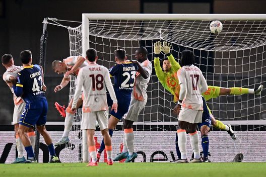 Getty Images Verona-Roma, espulso Salzarulo: proteste per la gomitata a Ndicka sul gol del 2-1- immagine 2