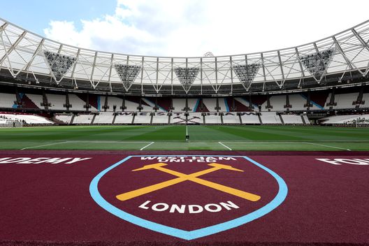 West Ham, la maglia che ricorda la Coppa delle Coppe (Photo by Julian Finney/Getty Images) West Ham, la nuova maglia è in onore della Coppa delle Coppe 64/65- immagine 2