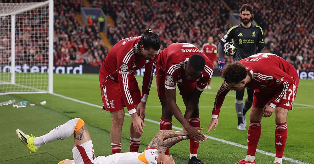 Noa Lang, che rischio ad Anfield: operato ad una mano