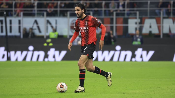 MILAN, ITALY - APRIL 11: Yacine Adli of AC Milan in action during the UEFA Europa League 2023/24 Quarter-Final first leg match between AC Milan and AS Roma at Stadio Giuseppe Meazza on April 11, 2024 in Milan, Italy. (Photo by Giuseppe Cottini/AC Milan via Getty Images) Milan-Roma, Adli: “Al ritorno vogliamo fare tutta un’altra figura” - immagine 1