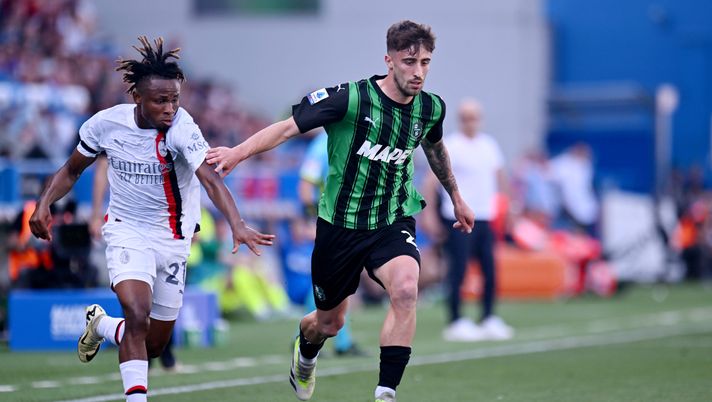 Mattia Viti Sassuolo e Samuel Chukwueze AC Milan