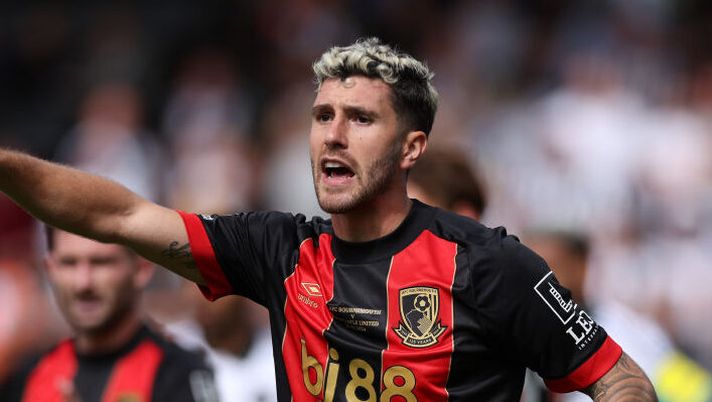 BOURNEMOUTH, ENGLAND - AUGUST 25: Marcos Senesi of AFC Bournemouth during the Premier League match between AFC Bournemouth and Newcastle United FC at Vitality Stadium on August 25, 2024 in Bournemouth, England. (Photo by Eddie Keogh/Getty Images) Senesi lascerà il Bournemouth in estate: è stato proposto a questo club in Serie A - immagine 1