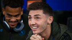 Non solo Scott, anche Gilmour è pazzo di Napoli: c’entra Geolier. L’aneddoto