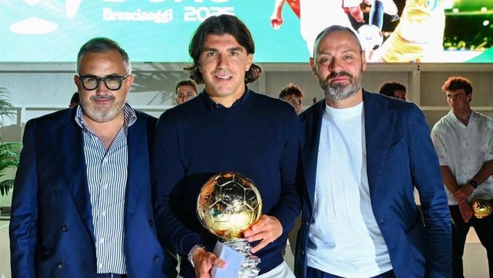 ex-milan-alberto-paloschi-pallone-doro-dilettanti-eccellenza-premio-vincitore-ancelotti-pro-palazzolo
