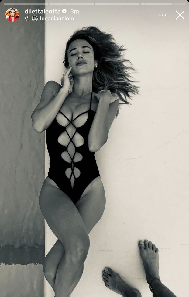 Diletta Leotta in versione sirena. La presentatrice incanta in costume, fisico top- immagine 2