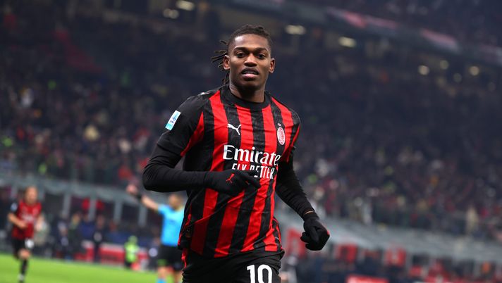 Rafael Leao (attaccante AC Milan), qui durante una seduta di allenamento con i rossoneri a Milanello | Milan News (Getty Images) Verso Roma-Milan, probabili formazioni: confermati Pulisic e Leao. In difesa spazio a lui