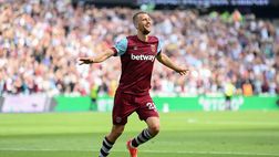 Premier League, eroico Soucek: salva un raccattapalle sotto un cartellone pubblicitario