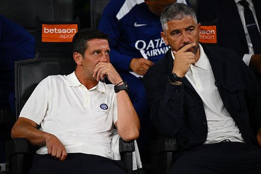 Ajax-Inter, segna Thuram ma tutta la panchina pensa a Sommer. Kolarov chiama il portiere e…- immagine 2