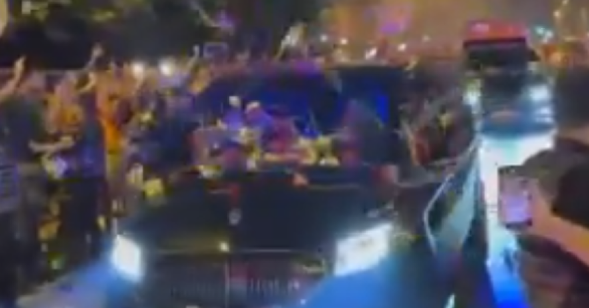 Galatasaray, riecco Osimhen: a ?stanbul tifosi in delirio | VIDEO