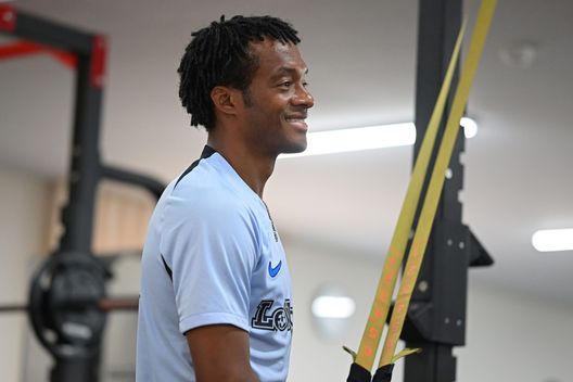 TOKYO, JAPAN - JULY 29: Juan Cuadrado of FC Internazionale in action during the FC Internazionale training session at Fuchu Training Center on July 29, 2023 in Tokyo, Japan. (Photo by Mattia Ozbot - Inter/Inter via Getty Images) Inter, dopo Sanchez problemi anche per Cuadrado. Nulla di grave, Inzaghi lo aspetta subito- immagine 3