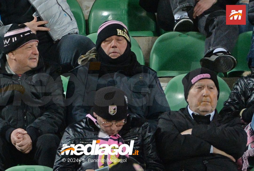 FOTOTIFO Palermo-Bari 3-0, gli scatti ai tifosi al “Renzo Barbera” (GALLERY) - immagine 34