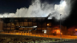 Foggia, Daspo a tre ultras dopo l’incendio allo stadio nel derby con il Taranto