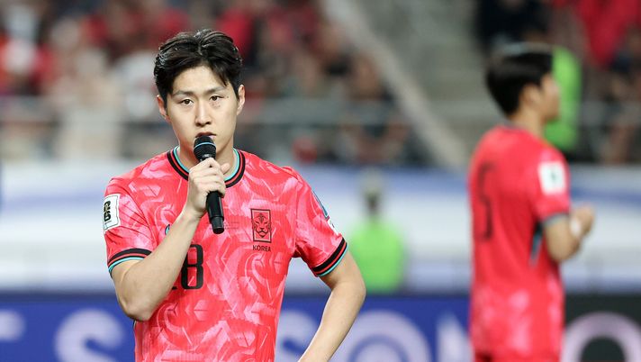 SEOUL, COREA DEL SUD - 10 GIUGNO: Lee Kangin della Corea del Sud parla dopo la partita del Gruppo B delle qualificazioni asiatiche alla Coppa del Mondo FIFA tra Corea del Sud e Kuwait allo Stadio della Coppa del Mondo di Seoul, il 10 giugno 2025 a Seoul, Corea del Sud. (Foto di Chung Sung-Jun/Getty Images) Corea del Sud Mondiale