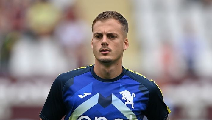 iTURIN, ITALY - SEPTEMBER 21: Ivan Ilic of Torino FC during warm up prior to the Serie A match between Torino FC and Atalanta BC at Stadio Olimpico di Torino on September 21, 2025 in Turin, Italy. (Photo by Chris Ricco/Getty Images) Torino, cosa filtra sugli infortuni di Ilic, Ismajli, Biraghi e Njie: le ultime - immagine 1
