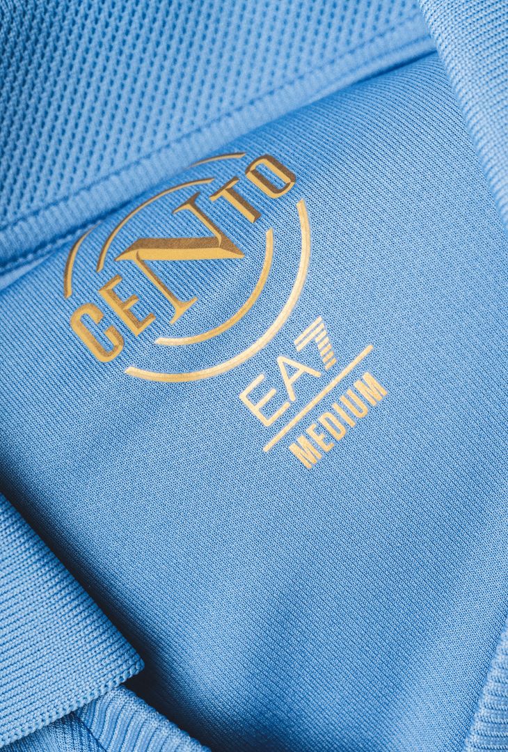 Il Napoli presenta la nuova maglia: svelata la divisa del Centenario!