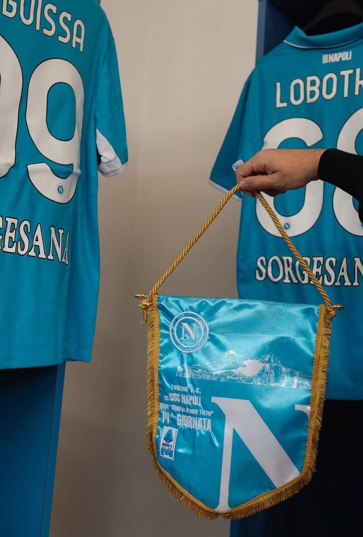GALLERY Tutto pronto nello spogliatoio del Napoli: la scelta della maglia - immagine 4