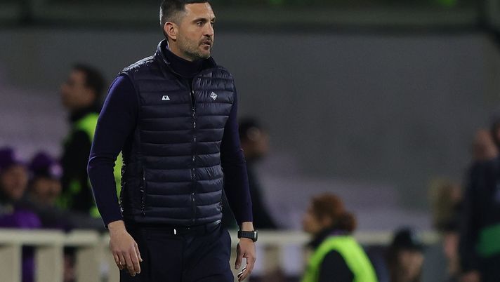 Fiorentina, squalificato il vice di Italiano: il brutto gesto contro l’Atalanta - immagine 1