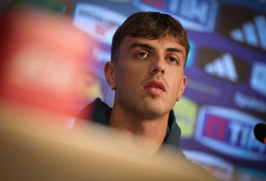 FLORENCE, ITALY - OCTOBER 08: Daniel Maldini of Italy speaks with the media during Italy press conference at Centro Tecnico Federale di Coverciano on October 08, 2024 in Florence, Italy. (Photo by Claudio Villa/Getty Images) Palladino stregato da Maldini, la Fiorentina ci proverà a giugno. La clausola…- immagine 2
