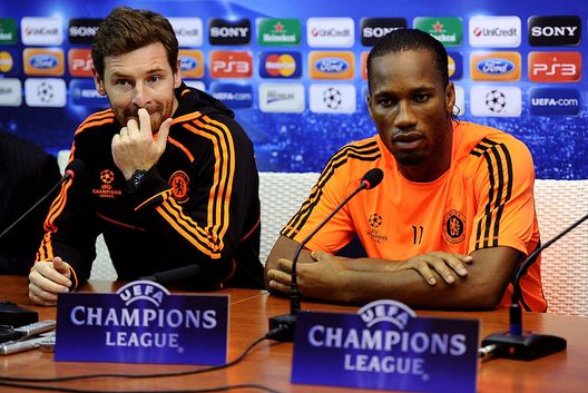Napoli, Italia - 20 febbraio 2012: Andre Villas-Boas e Didier Drogba in conferenza stampa. (Foto by Mike Hewitt/Getty Images) Porto, Villas-Boas: “Tanti giocatori non volevano fare il Mondiale per Club”- immagine 2