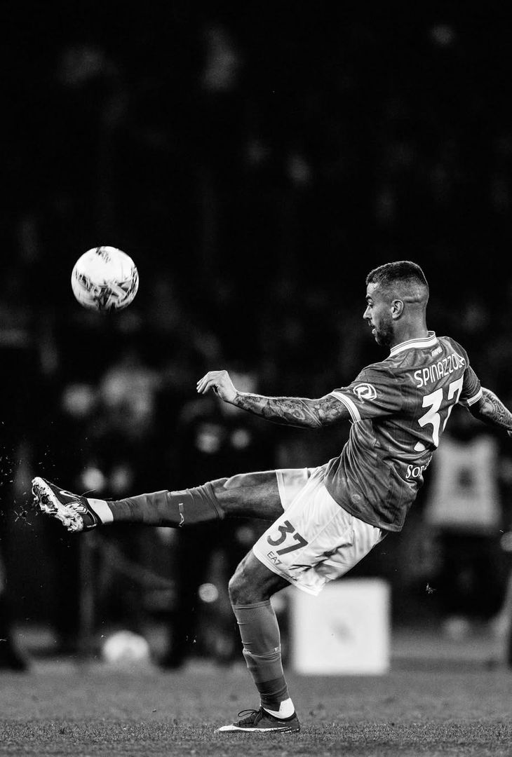 La gioia derivata dai gol di Alisson Santos ed Elmas e dai rientri del duo De Bruyne-Anguissa e il terrore causato dalla rete siglata da Casadei nei minuti finali: due facce della stessa medaglia che compongono il riassunto 'in bianco e nero' di Napoli-Torino realizzato dall'admin dell'account Instagram della compagine partenopea.