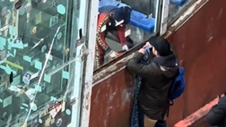 Il calcio che unisce: il bellissimo gesto tra un tifoso del Genoa e del Napoli