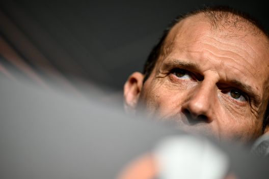 NANTES, FRANCE - FEBRUARY 22: Massimiliano Allegri of Juventus during a press conference ahead of their UEFA Europa League knockout round play-off leg two match against FC Nantes at Beaujoire Stadium on February 22, 2023 in Nantes , France. (Photo by Daniele Badolato - Juventus FC/Juventus FC via Getty Images ) L’attesa per la Conference League. Allegri: “Mercato? Attendo novità dall’UEFA”- immagine 2