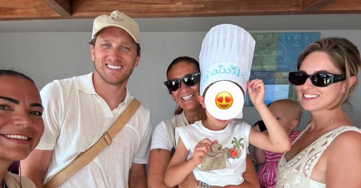 Inter, momento di relax per Zielinski. Il centrocampista è a Capri con la famiglia