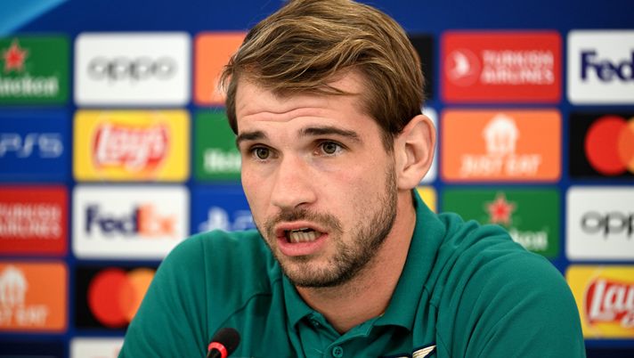 ROME, ITALY - NOVEMBER 06: Ivan Provedel of SS Lazio attends during the press conference before the UEFA Champions League group E match betwen SS Lazio and Feyenoord at Formello sport centre on November 06, 2023 in Rome, Italy. (Photo by Marco Rosi - SS Lazio/Getty Images) Messaggero svela: “Provedel all’Inter si è preso un rischio calcolato perché è sicuro di…” - immagine 1