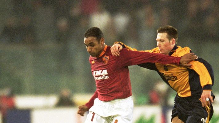 La Roma fa gli auguri a Emerson, ma nei commenti social è bufera: “Solo un traditore” - immagine 1