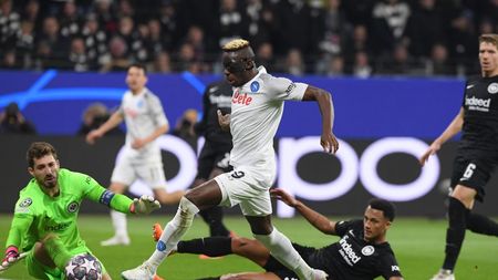 FRANKFURT AM MAIN, GERMANY - FEBRUARY 21: Vìctor Osimhen of Napoli scores the 0-1 goal of Napoli during the UEFA Champions League round of 16 leg one match between Eintracht Frankfurt and SSC Napoli at Deutsche Bank Park on February 21, 2023 in Frankfurt am Main, Germany. (Photo by SSC NAPOLI/SSC NAPOLI via Getty Images)
