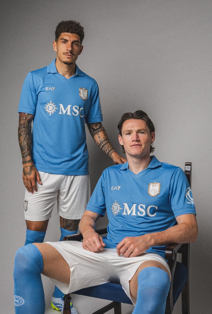 Il Napoli presenta la nuova maglia: svelata la divisa del Centenario!