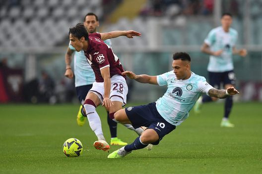 TURIN, ITALY - JUNE 03: Samuele Ricci of Torino FC clashes with Lautaro Martinez of FC Internazionale during the Serie A match between Torino FC and FC Internazionale at Stadio Olimpico di Torino on June 3, 2023 in Turin, Italy. (Photo by Valerio Pennicino/Getty Images)