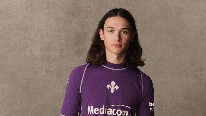 La Fiorentina lancia la nuova maglia edizione limitata. Le prime immagini nuova maglia fiorentina