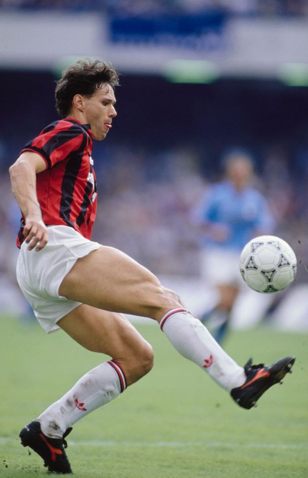 (Foto di Simon Bruty/Allsport/Getty Images/Hulton Archive) Buon compleanno Marco van Basten, o meglio, fijne verjaardag Marco!