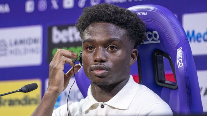GERMOGLI PH: 17 SETTEMBRE BAGNO A RIPOLI PRESENTAZIONE DEL NUOVO ACQUISTO DELLA FIORENTINA TARIQ LAMPTEY NELLA FOTO TARIQ LAMPTEY Sentite Gazzetta: “Possibile difesa a 4, con Lamptey titolare. Piccoli più di Gud” - immagine 1