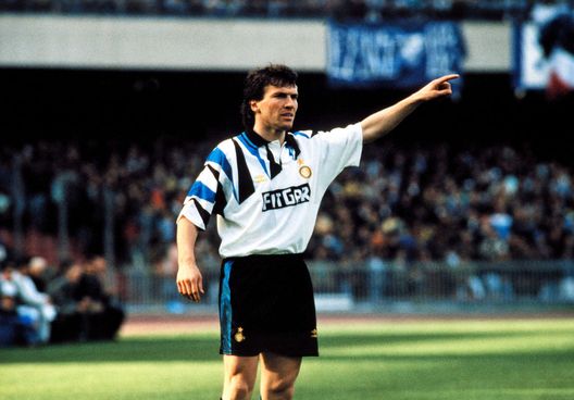 Lothar Matthäus con la maglia dell'Inter durante la stagione 1991/1992. Brych arbitrerà Matthäus: “Una meravigliosa conclusione della mia carriera”- immagine 2