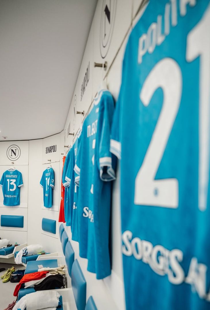 Tutto pronto nello spogliatoio del Napoli: torna un azzurro – LA FOTOGALLERY- immagine 1
