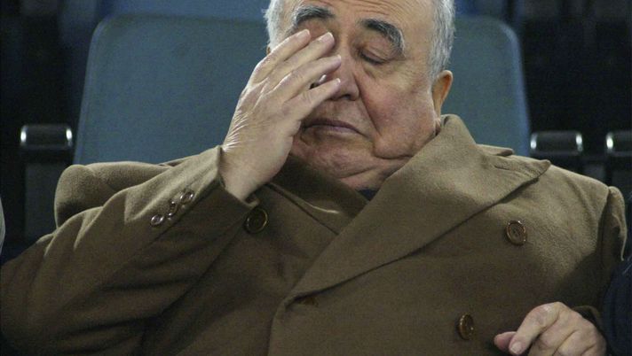 ROME, ITALY - MARCH 21: Roma President Franco Sensi during the Serie A match between Roma and Lazio at the Stadio Olimpico on March 21, 2004 in Rome, Italy. The Game was abandoned after half-time after crowd trouble, with the score at 0-0. (Photo by New Press/Getty Images) Nizza-Roma, ecco quando i francesi erano un club satellite di Franco Sensi - immagine 1