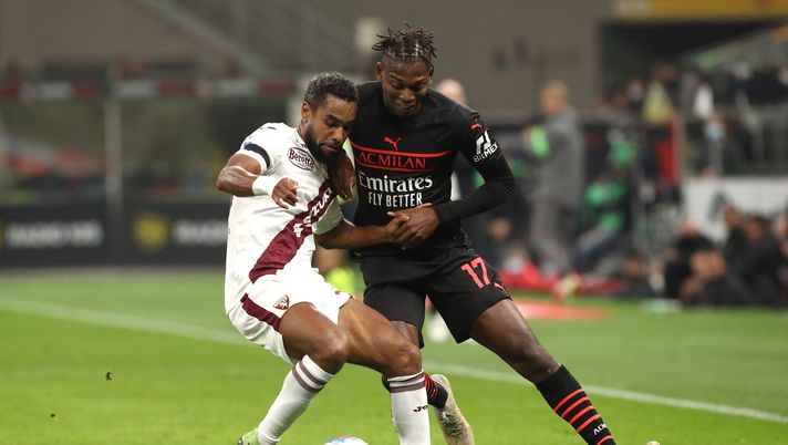 MILAN, ITALY - OCTOBER 26: Koffi Djidji of Torino FC and Rafael Leao of AC Milan battle for possession during the Serie A match between AC Milan and Torino FC at Stadio Giuseppe Meazza on October 26, 2021 in Milan, Italy. (Photo by Marco Luzzani/Getty Images) Torino-Sampdoria, Djidji: “Tante buone prestazioni, ora è il momento di vincere” - immagine 1
