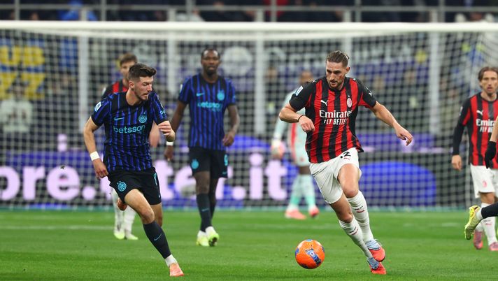 MILAN, ITALY - NOVEMBER 23: Adrien Rabiot of AC Milan runs with the ball whike under pressure from Petar Sucic of FC Internazionale during the Serie A match between FC Internazionale and AC Milan at Giuseppe Meazza Stadium on November 23, 2025 in Milan, Italy. (Photo by Giuseppe Cottini/AC Milan via Getty Images) milan-inter