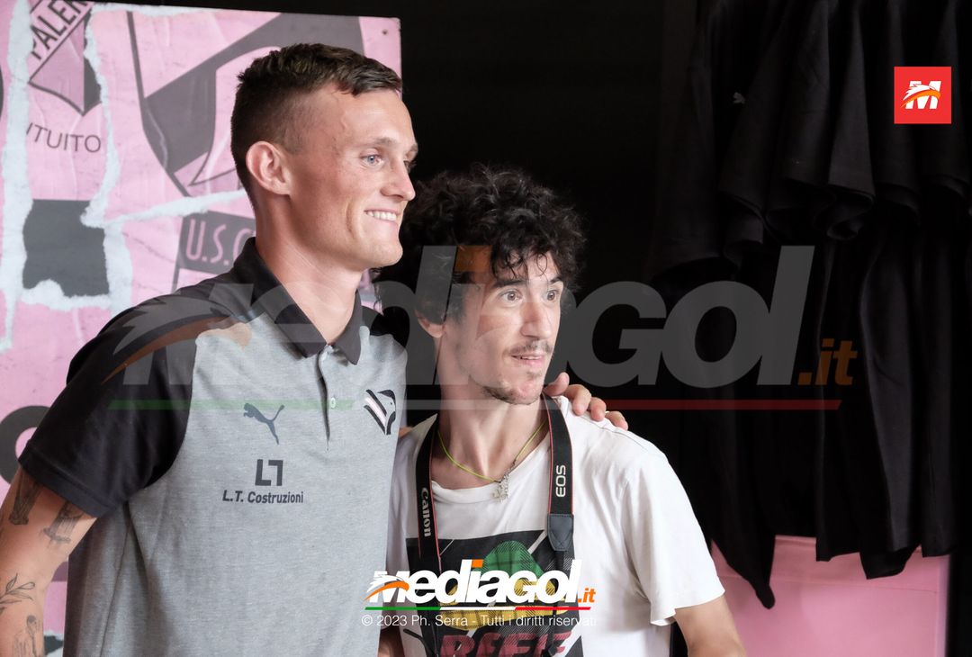 FOTO PALERMO: Liam Henderson incontra i tifosi allo Store Ufficiale (GALLERY) - immagine 66