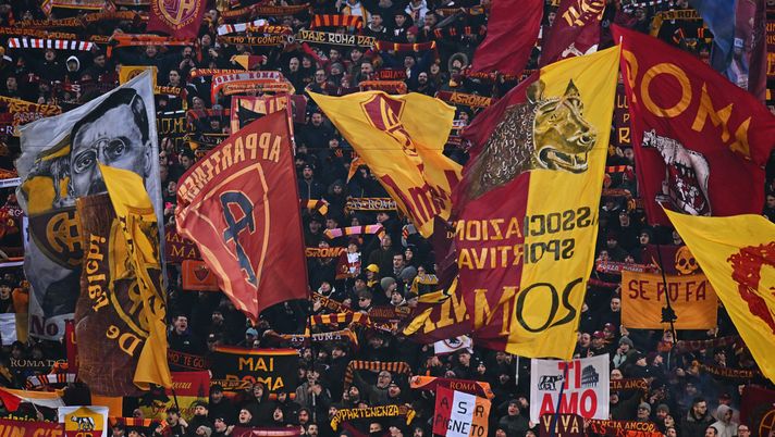 Un adesivo antisemita nella curva dei romanisti - immagine 1