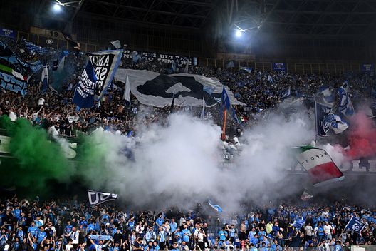 tifosi del Napoli durante la partita di Serie A tra Napoli e Cagliari allo Stadio Diego Armando Maradona il 23 maggio 2025 a Napoli Napoli Cagliari