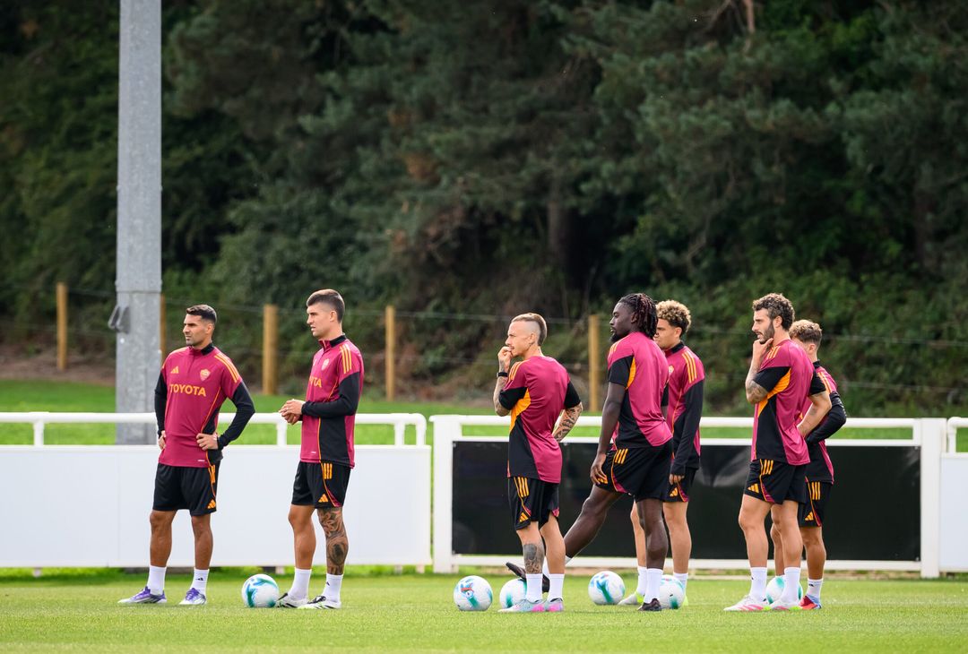 Roma, il primo allenamento al St. George’s Park – FOTO GALLERY - immagine 28