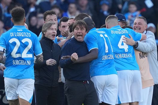 Antonio Conte, allenatore della SSC Napoli. Bologna-Napoli, che rimpianti: un’altra prova di maturità a metà per gli azzurri- immagine 4
